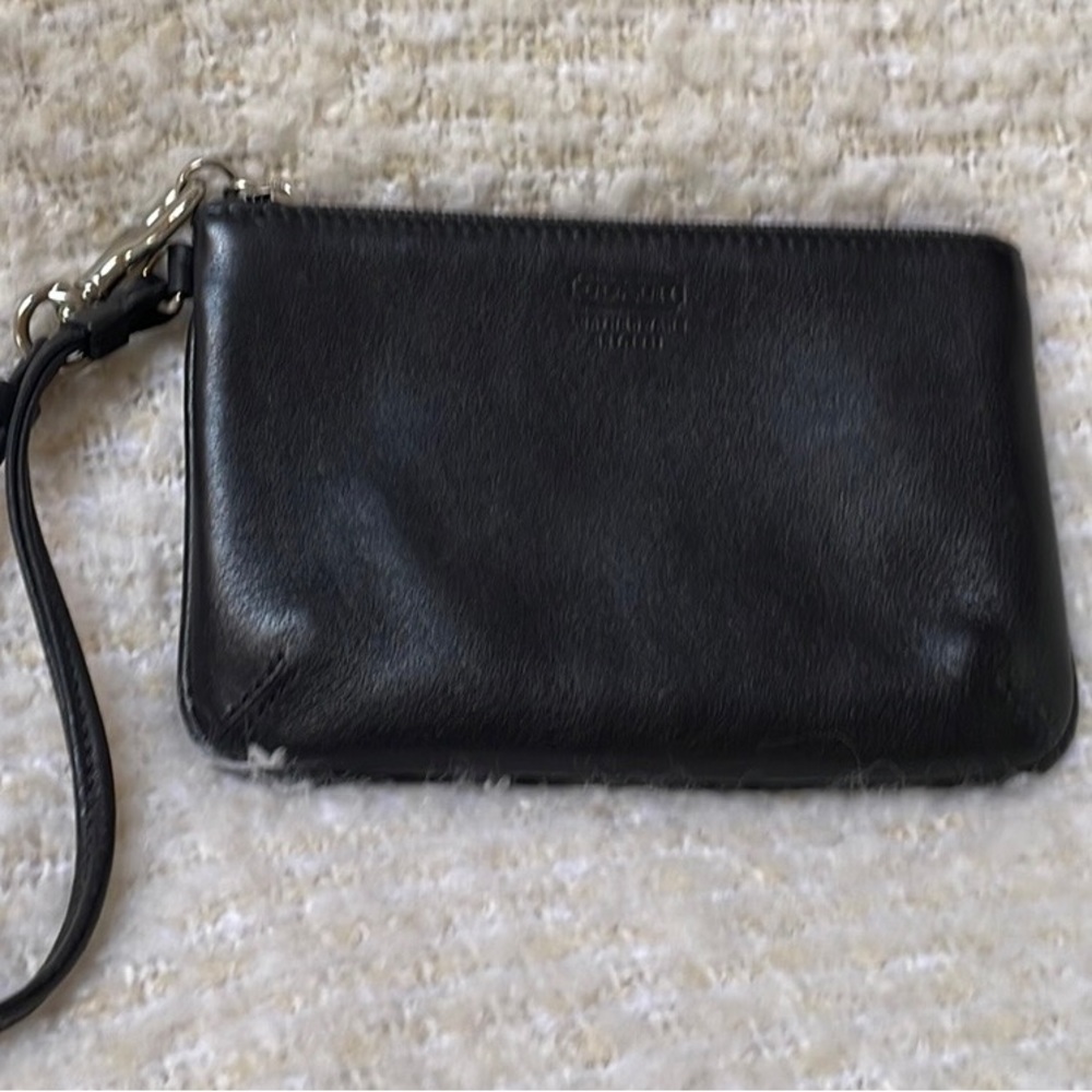👛 Authentic COACH Wristlet